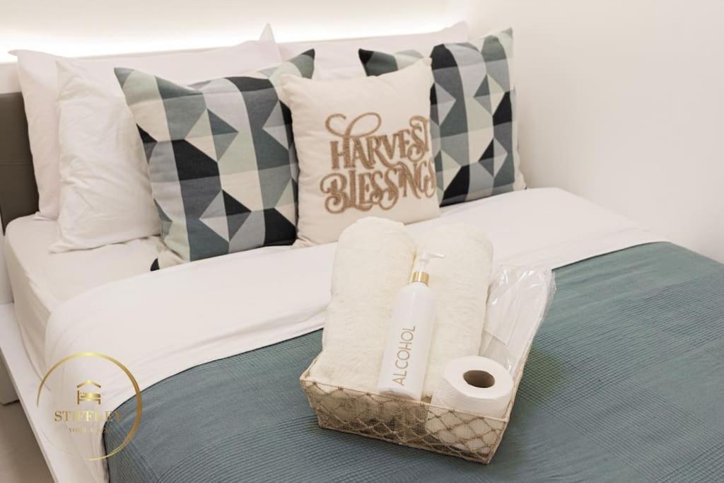Moa Shore 3 New Modern One Bedroom * Manila