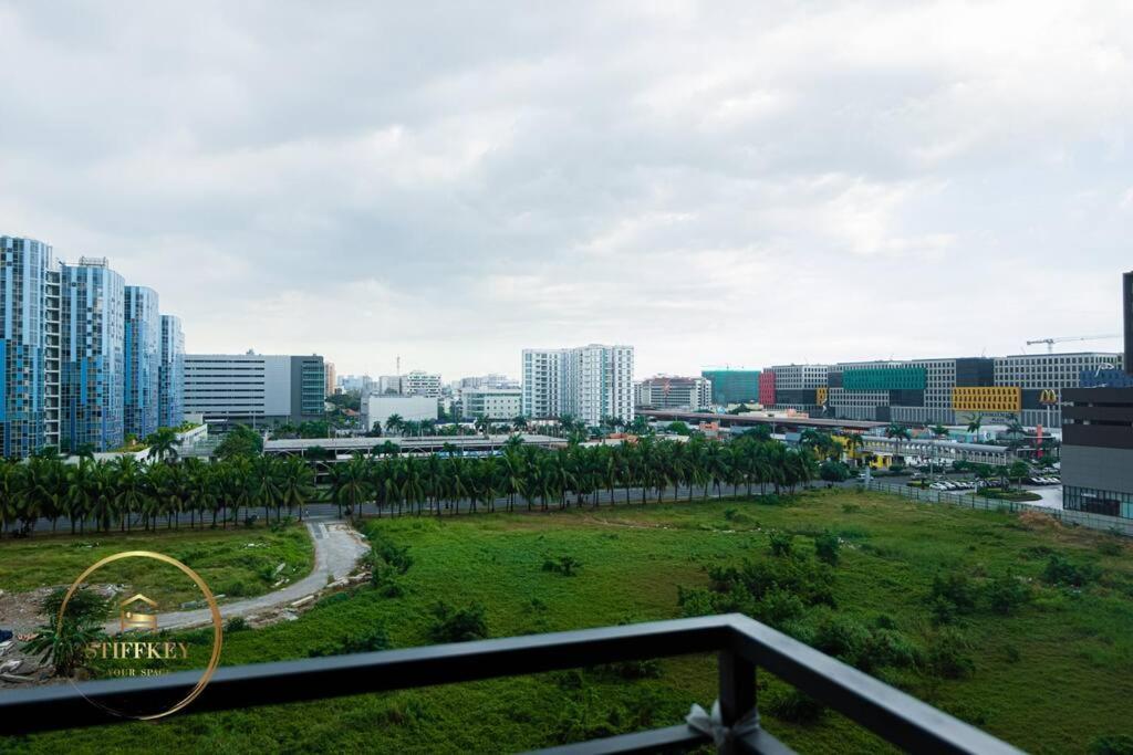 Moa Shore 3 New Modern One Bedroom * Manila