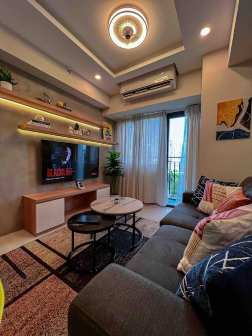 Moa Shore 3 New Modern One Bedroom Manila
