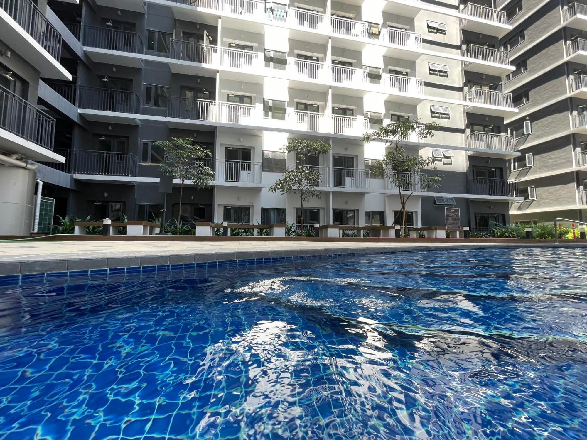 Moa Shore 3 New Modern One Bedroom Apartment Manila